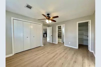 817 N Valderas Street, Angleton, TX 77515 - Photo 16
