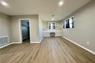 817 N Valderas St, Angleton, TX 77515 - Photo 4