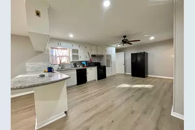 817 N Valderas Street, Angleton, TX 77515 - Photo 14