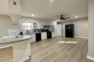 817 N Valderas St, Angleton, TX 77515 - Photo 14