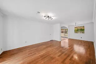 10910 Corona Ln, Houston, TX 77072 - Photo 14