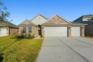 1525 Apache Hts Dr, Dayton, TX 77535 - Photo 2