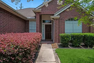 1914 Eastwood Lake Ct, Kingwood, TX 77339 - Photo 2