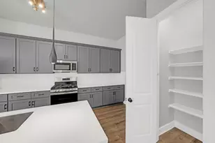 4614 Redbud St, Houston, TX 77051 - Photo 8