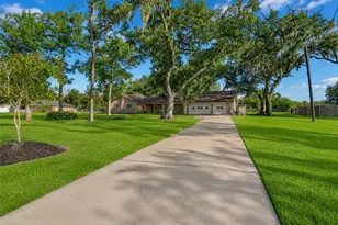 312 County Rd 201, Angleton, TX 77515 - Photo 4