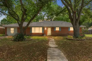 208 Lindsey Ave, Bay City, TX 77414 - Photo 2