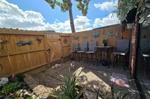 11515 Burdine St, Houston, TX 77035 - Photo 8