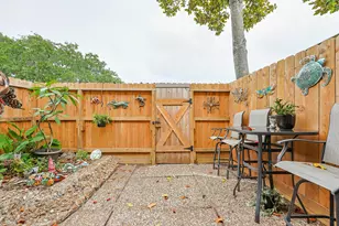 11515 Burdine St, Houston, TX 77035 - Photo 14