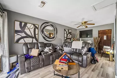 3924 Majestic Street, Houston, TX 77026 - Photo 10