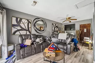 3924 Majestic St, Houston, TX 77026 - Photo 10