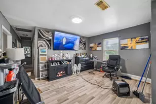 3924 Majestic St, Houston, TX 77026 - Photo 6