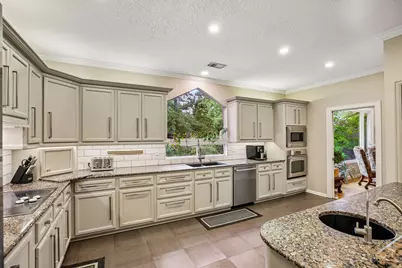 34 Highbush Court, The Woodlands, TX 77381 - Photo 12