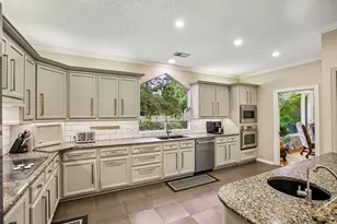 34 Highbush Ct, The Woodlands, TX 77381 - Photo 12
