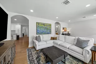2018 Libbey Dr, Houston, TX 77018 - Photo 4