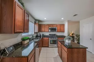 1015 Honeysuckle Vine Dr, Rosenberg, TX 77469 - Photo 1
