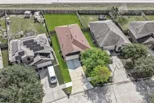 1015 Honeysuckle Vine Dr, Rosenberg, TX 77469 - Photo 2