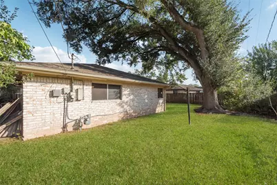 6742 Indian Lake Drive, Houston, TX 77489 - Photo 28