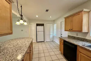 5720 Parwill St, Houston, TX 77081 - Photo 2