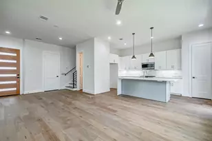 7706 Sky Dweller Dr, Houston, TX 77055 - Photo 6