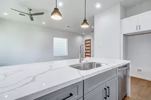 7706 Sky Dweller Dr, Houston, TX 77055 - Photo 10