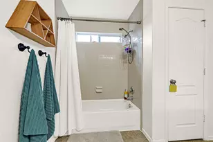 2602 Shady Acres Ct, Houston, TX 77008 - Photo 14