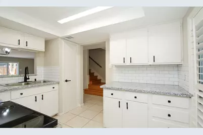 9656 Westview Drive #8, Houston, TX 77055 - Photo 18