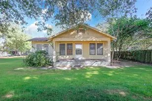 1003 Prairie St, Columbus, TX 78934 - Photo 4