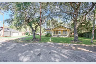 1003 Prairie Street, Columbus, TX 78934 - Photo 2