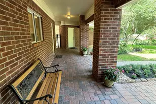 18 E Wedgemere Ct, The Woodlands, TX 77381 - Photo 4
