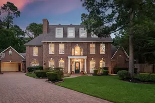18 E Wedgemere Ct, The Woodlands, TX 77381 - Photo 2