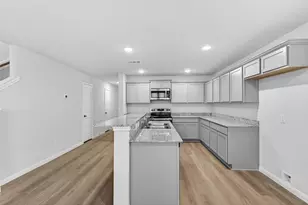 706 Universal St, Navasota, TX 77868 - Photo 8