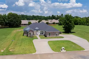 201 Silver Spur Dr, Lufkin, TX 75904 - Photo 2