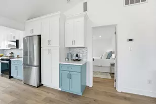 1326 Hawaii Dr, Tiki Island, TX 77554 - Photo 6
