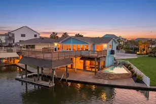 1326 Hawaii Dr, Tiki Island, TX 77554 - Photo 1