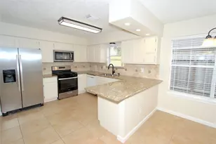2731 Colony Dr, Sugar Land, TX 77479 - Photo 6