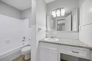 201 Emerson St, Houston, TX 77006 - Photo 10