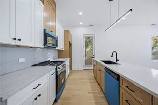 4633 Mallow St, Houston, TX 77051 - Photo 8