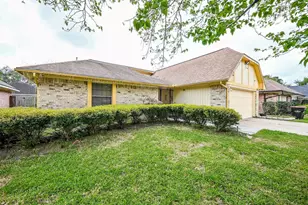 14431 Royal Hill Dr, Houston, TX 77083 - Photo 2