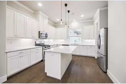910 W 35th Street #C, Houston, TX 77018 - Photo 4