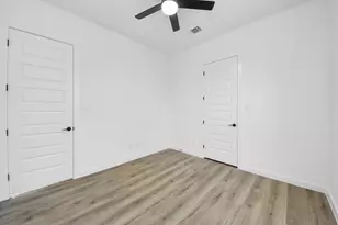 7935 Sunnyhill St, Houston, TX 77088 - Photo 14