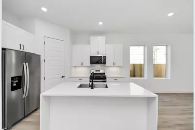 7935 Sunnyhill Street, Houston, TX 77088 - Photo 6