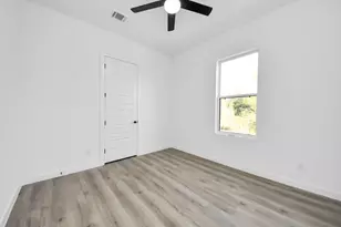 7935 Sunnyhill St, Houston, TX 77088 - Photo 18