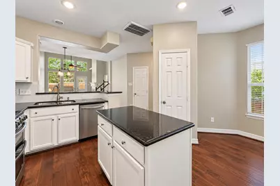 96 S Piper Trace, The Woodlands, TX 77381 - Photo 12