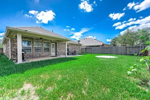 3050 Coreopsis Ct, Dickinson, TX 77539 - Photo 10