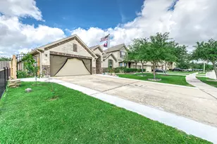 3050 Coreopsis Ct, Dickinson, TX 77539 - Photo 6
