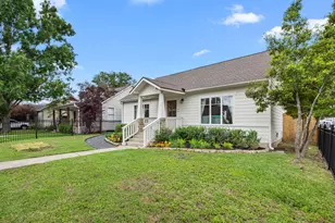 945 Dorothy St, Houston, TX 77008 - Photo 2