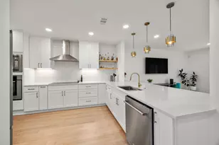 945 Dorothy St, Houston, TX 77008 - Photo 10