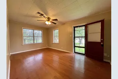 718 E Wilkins Street, Angleton, TX 77515 - Photo 2