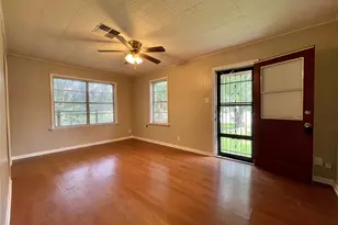 718 E Wilkins St, Angleton, TX 77515 - Photo 2