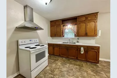 718 E Wilkins Street, Angleton, TX 77515 - Photo 8